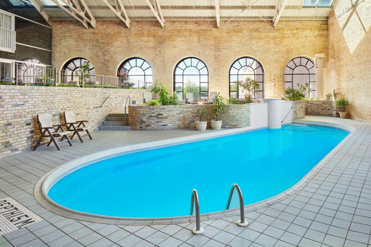 Delta Hotels By Marriott London Armouries Εξωτερικό φωτογραφία