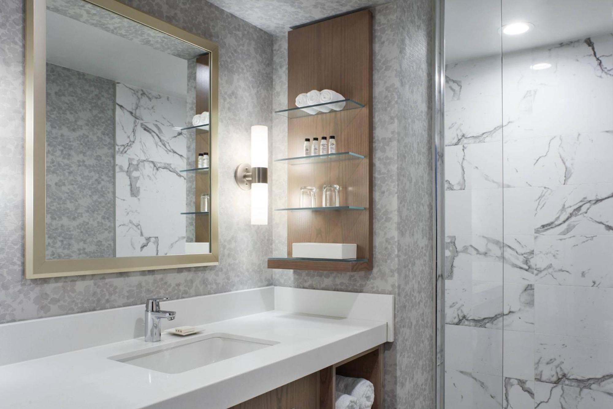 Delta Hotels By Marriott London Armouries Εξωτερικό φωτογραφία