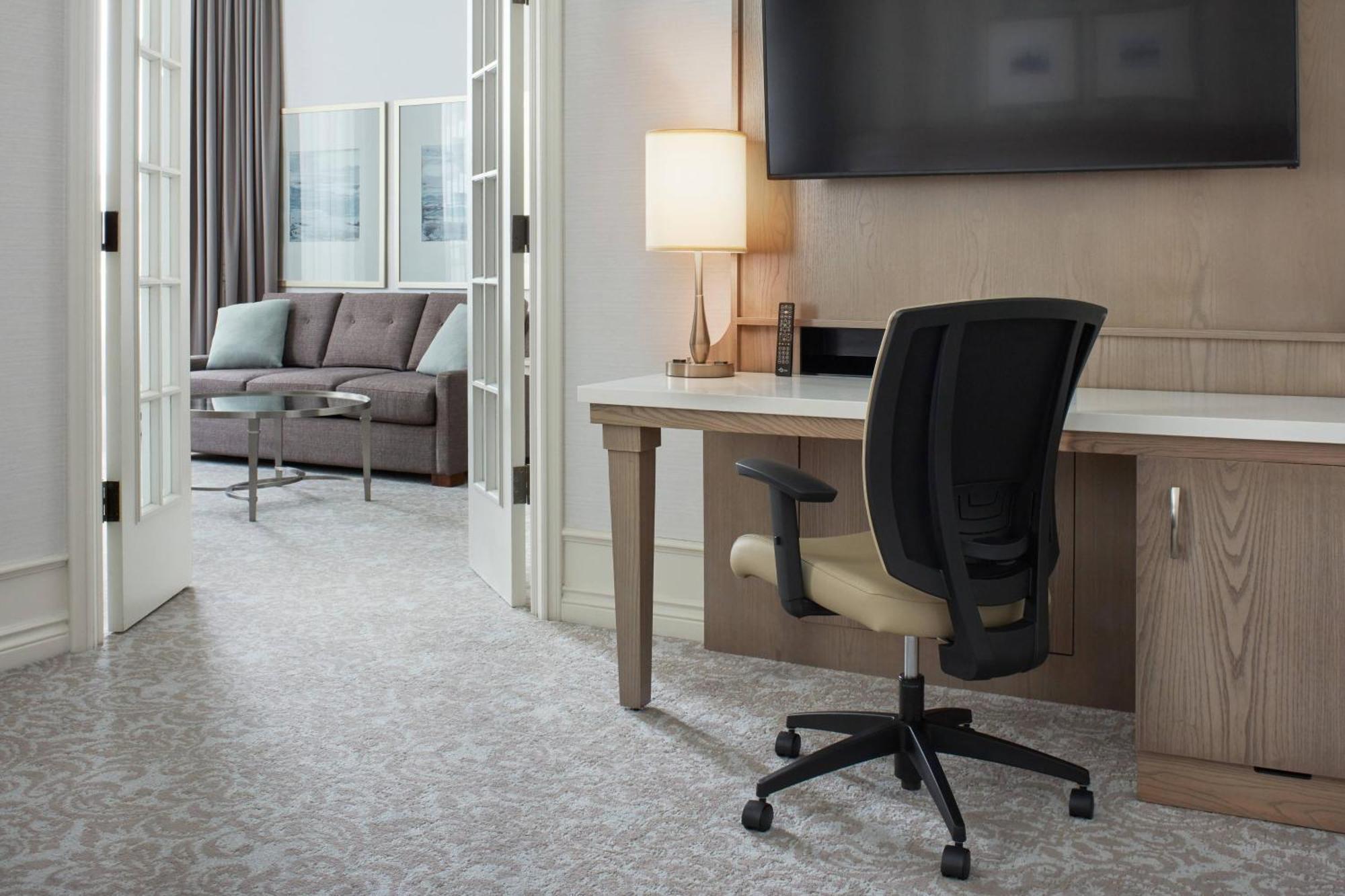 Delta Hotels By Marriott London Armouries Εξωτερικό φωτογραφία