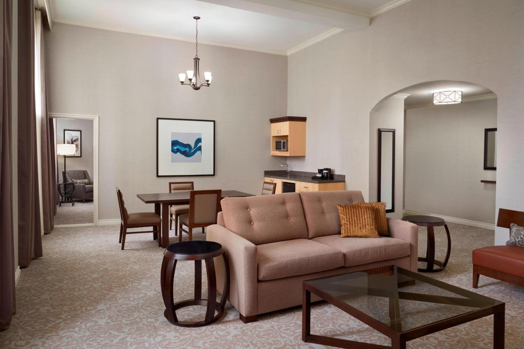 Delta Hotels By Marriott London Armouries Εξωτερικό φωτογραφία